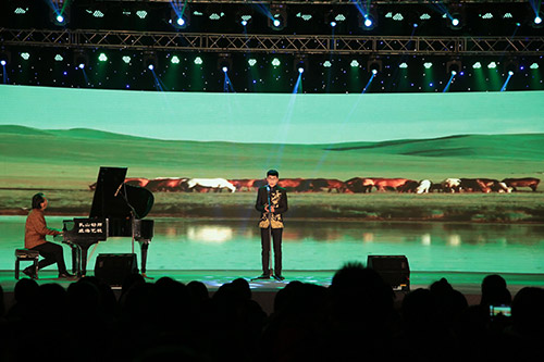 97男生独唱:草原上升起不落的太阳6.jpg 97男生独唱:草原上升起不落的太阳6.jpg